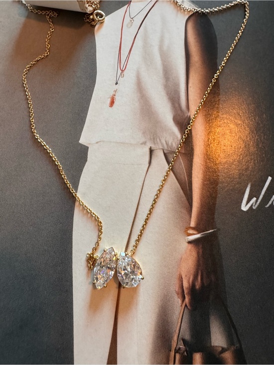 Anthropologie Jewelry - Anthropologie Gold Necklace with pear shape stones Accents